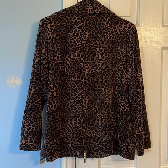 Nwt extra large, petite style and Company leopard zip up velour jacket - Picture 4 of 4